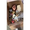 Image 2 : 3 BOXES OF COLLECTIBLES
