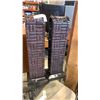 Image 1 : 2 METAL WINE BOTTLE HOLDERS