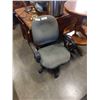Image 2 : 2 ROUND END TABLES AND GAS LIFT OFFICE CHAIR