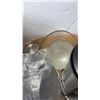 Image 8 : LOT OF STAINLESS JUICER, KITCHEN APPLIENCES, DRINKING CUPS AND MORE