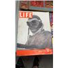 Image 2 : LOT OF COLLECTIBLE COMICS, VINTAGE PITURES AND ALBUM
