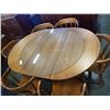 Image 2 : ROUND MAPLE DINING TABLE W/ 7 CHAIRS AND LEAF