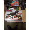 Image 2 : DINOSAUR LUNCH KIT, T-REX MODEL, AND DINO GROW EGGS
