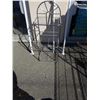Image 2 : PRESSURE MOUNTED RACK, METAL SHELF AND CURTAIN ROD