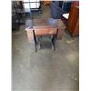 Image 8 : VINTAGE SINGER SEWING MACHINE IN CABINET