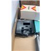 Image 8 : LOT OF VINTAGE CAMERAS AND POLOROIDS