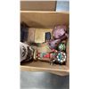 Image 2 : 3 BOXES OF COLLECTIBLES
