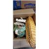 Image 2 : 3 BOXES OF COLLECTIBLES