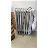Image 2 : 2 OIL HEATERS AND GERMAN VASE