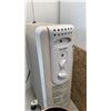 Image 8 : 2 OIL HEATERS AND GERMAN VASE