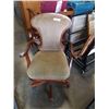 Image 2 : BOMBAY COMPANY OFFICE CHAIR ON WHEELS