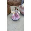 Image 2 : 2 COLLECTIBLE FIGURINES AND CAPE DEMONTE SWAN