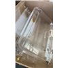 Image 3 : 3 SHELF BAKERY DISPLAY CABINET WITH TRAYS - ONE PIECE CRACKED