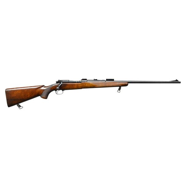 WINCHESTER PRE-WAR MODEL 70 BOLT ACTION RIFLE.