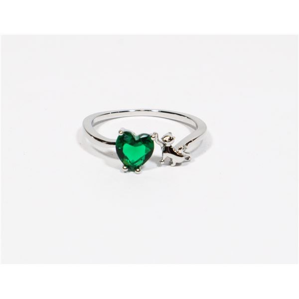 NEW SIZE 7 CAT WITH GREEN RHINESTONE HEART