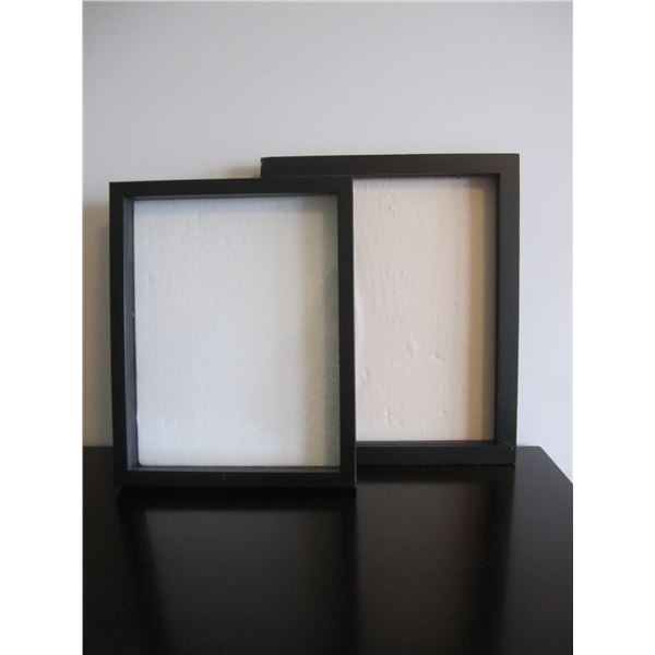 2 shadow boxes