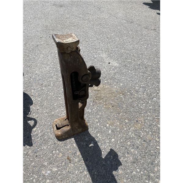 Rail car jack