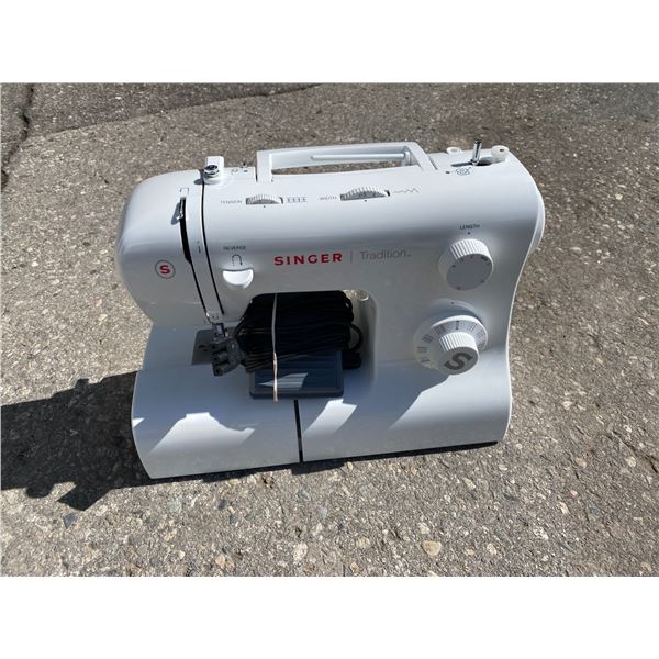 Singer tradition sewing machine