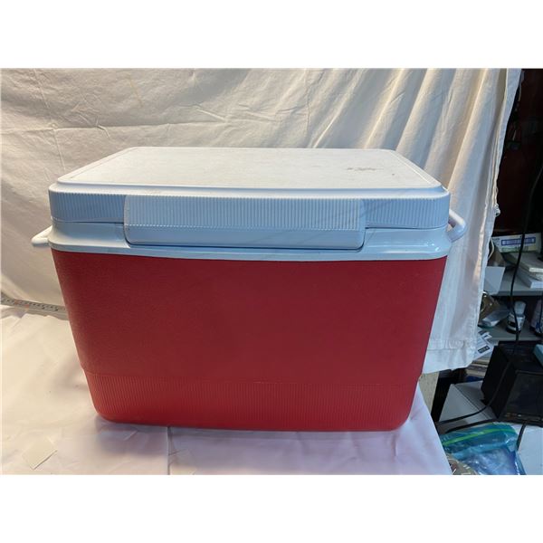 Rubbermaid cooler