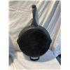 Image 2 : Master Chef cast iron 12" skillet