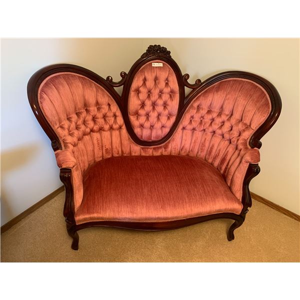 Rose-Coloured Vintage Victorian-Style Setee