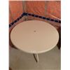 Image 1 : Round Outdoor Table