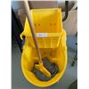 Image 1 : Rubbermaid Commercial Mop and Bucket