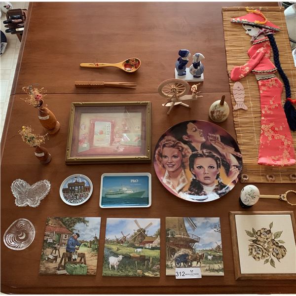 Assortment of Miscellaneous Decorative Collectables