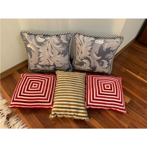 5 x Decorative Pillows