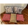 Image 1 : 5 x Decorative Pillows