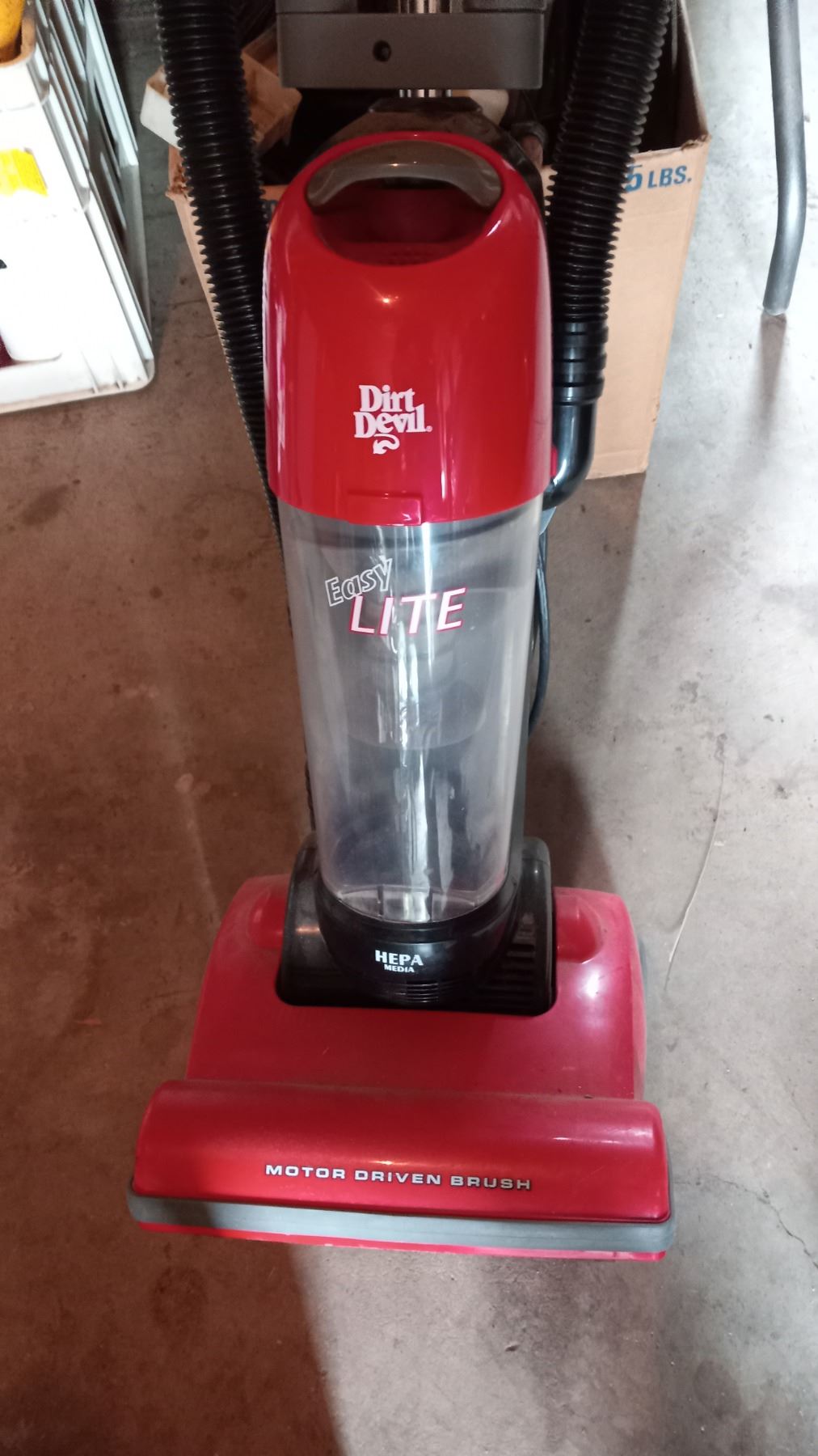 DIRT DEVIL UPRIGHT VACUUM