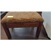 Image 2 : PADDED TOP STOOL