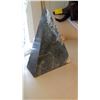 Image 2 : DIAMOND SHAPE PIECE OF MARBLE