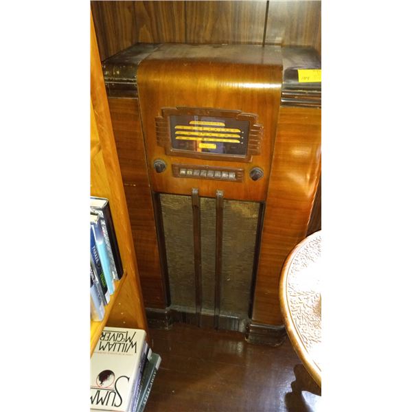 GENERAL ELECTRIC FLOOR MOUNT WOOD CASED RADIO