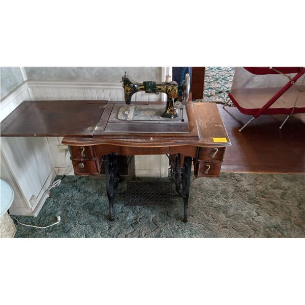 IMPROVED SEAMSTRESS TREADLE SEWING MACHINE