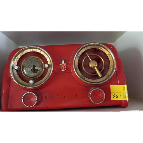 CROSLEY RED BAKELITE RADIO, NOT WORKING