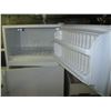 Image 2 : GE WHITE 2 DOOR FRIDGE