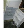 Image 3 : GE WHITE 2 DOOR FRIDGE