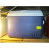 Image 1 : BLUE & WHITE RUBBERMAID COOLER