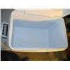 Image 2 : BLUE & WHITE RUBBERMAID COOLER