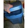 Image 2 : PLASTIC TOTES & WASHTUBS