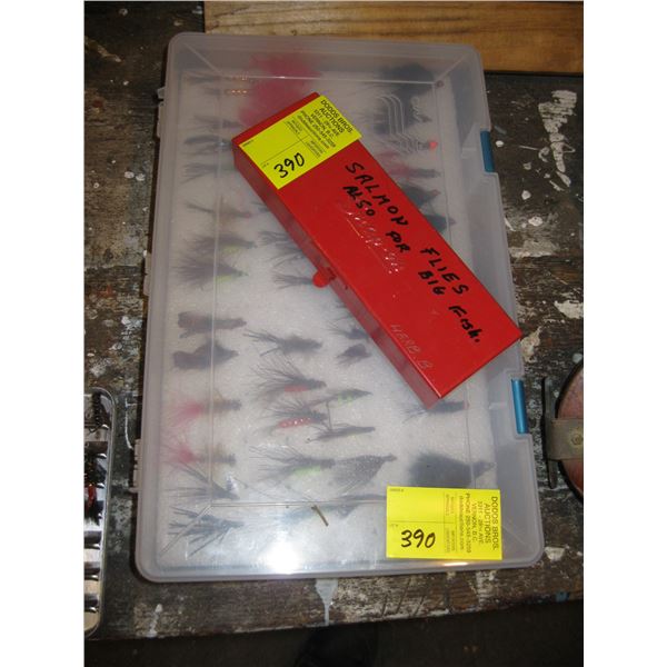 PLASTIC PLANO FLYBOX W/FLIES & A SNAP ON BOX, NO FLIES