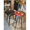 Image 2 : 2 STOOLS