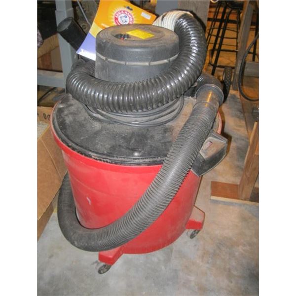 CRAFTSMAN SHOP VAC W/ACCESS.