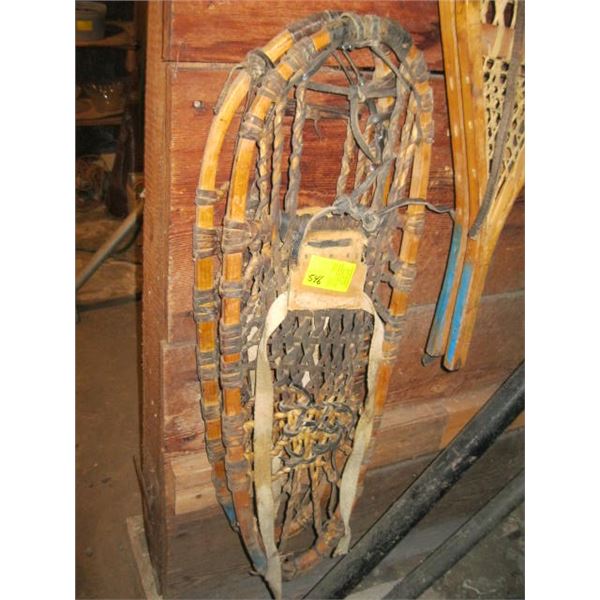 PAIR OF SNOWSHOES