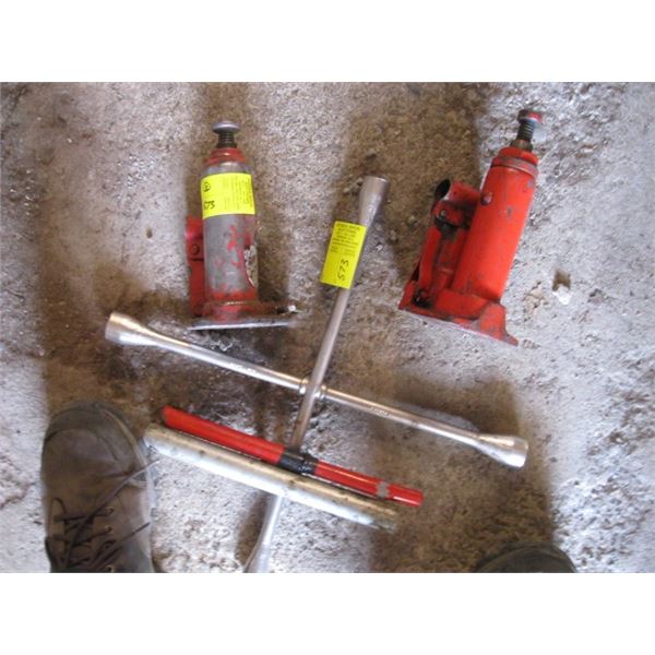 2 HYDRAULIC BOTTLEJACKS & TIRE IRON