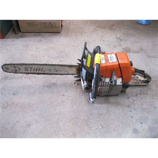 STIHL 044 CHAINSAW, RUNS