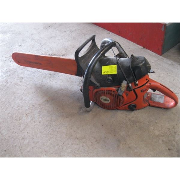 DOLMAR 7900 CHAINSAW. AS IS, PULLS BUT WON'T RUN