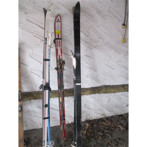 2 PAIR OF DOWNHILL SKIS & 1 PAIR OF CROSS COUNTRY SKIS