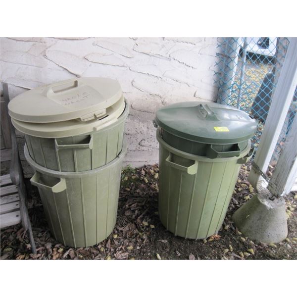 4 PLASTIC GARBAGE CANS